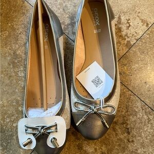 Geox Women's Silver and Cream Loafers